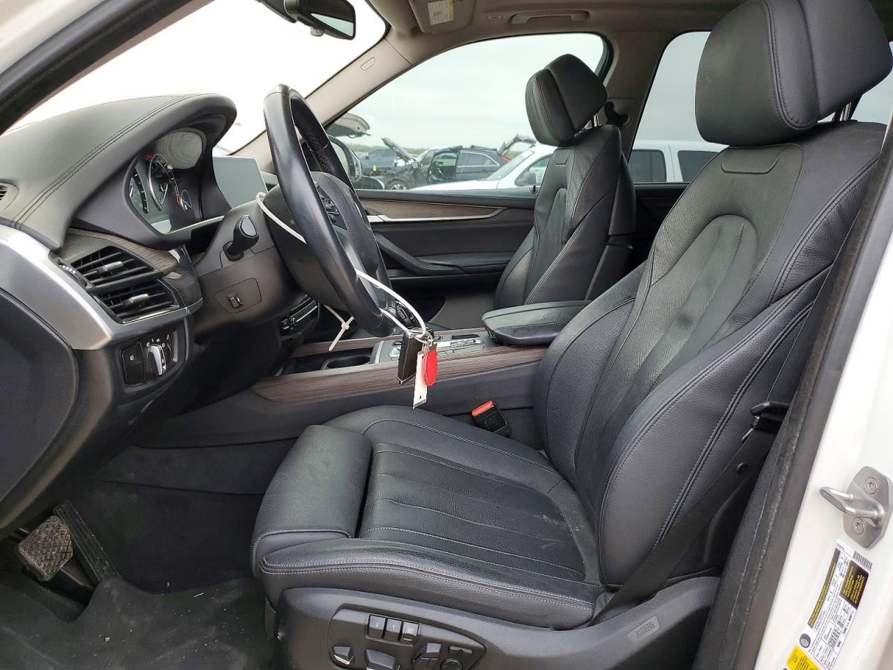2016 BMW X5 XDRIVE50I photo 7