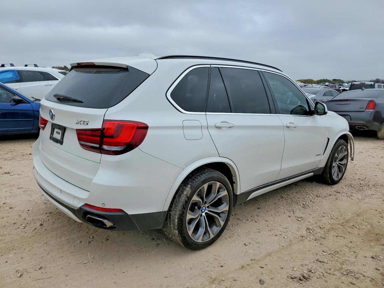 2016 BMW X5 XDRIVE50I photo 3