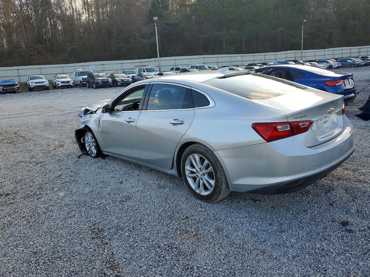 2018 CHEVROLET MALIBU LT photo 2