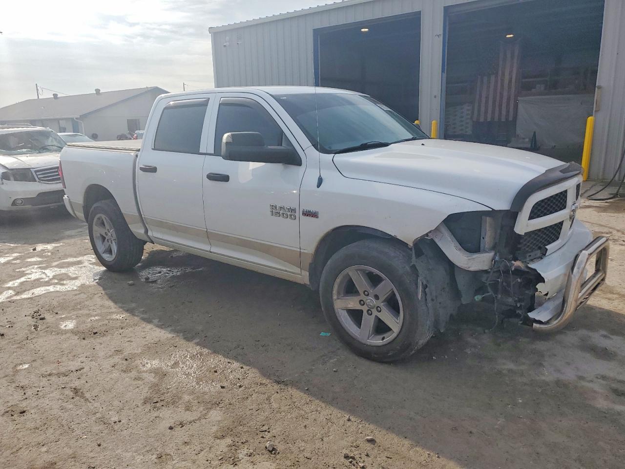 2014 RAM 1500 ST photo 4