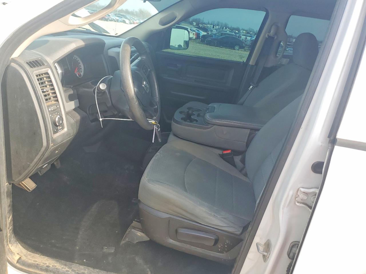 2014 RAM 1500 ST photo 7