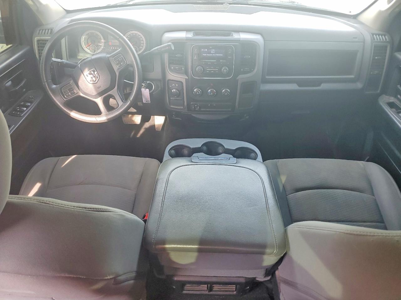 2014 RAM 1500 ST photo 8