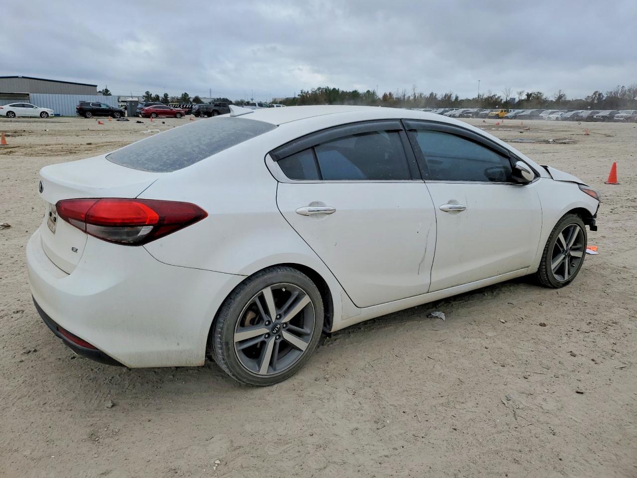 2017 KIA FORTE EX photo 3