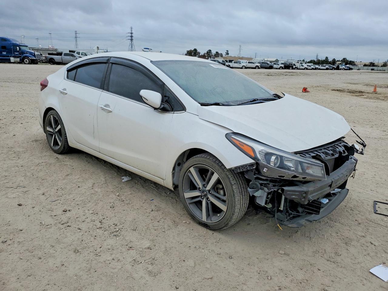 2017 KIA FORTE EX photo 4