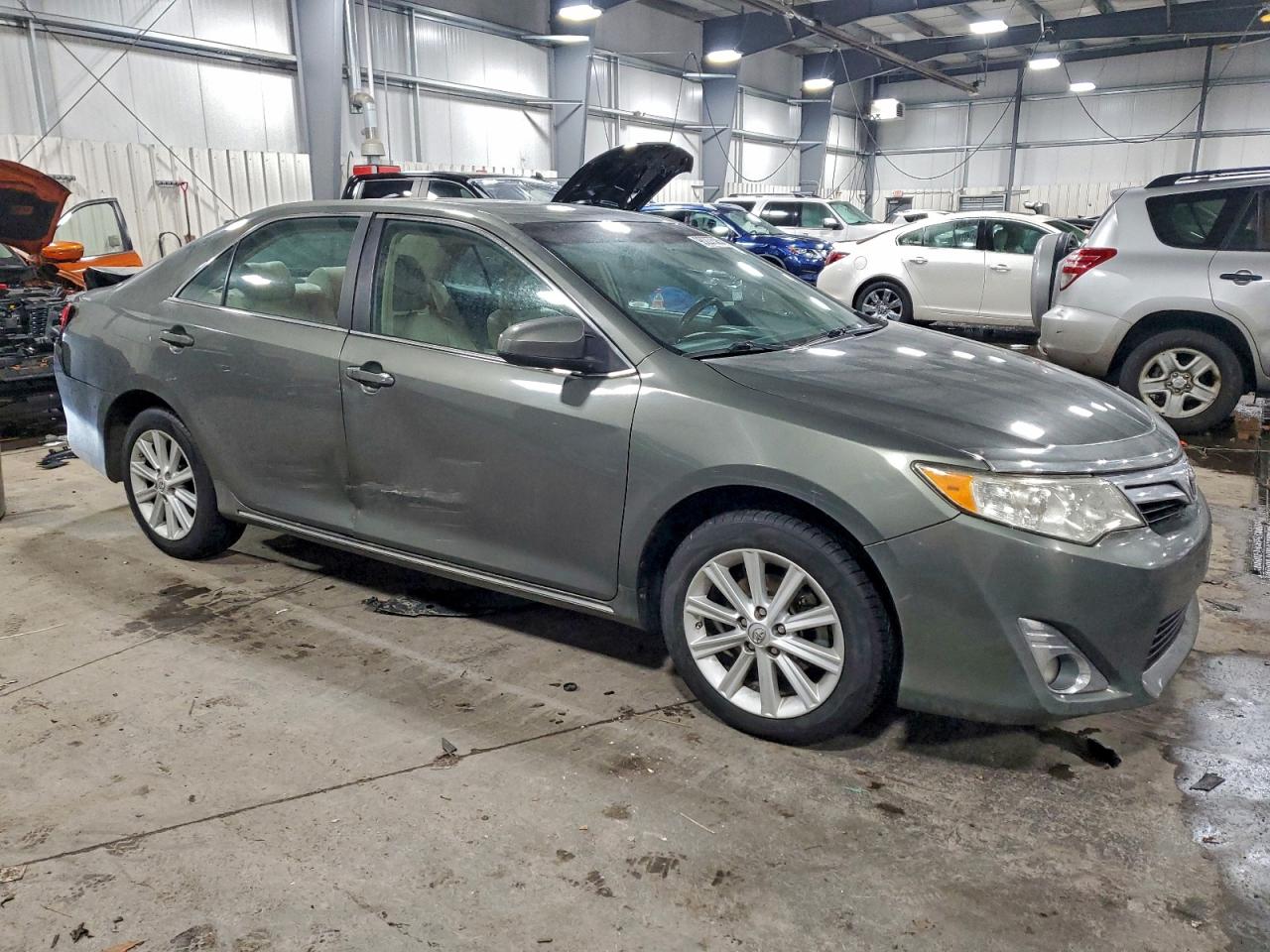 2014 TOYOTA CAMRY L photo 4