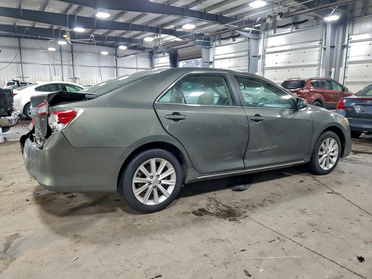 2014 TOYOTA CAMRY L photo 3