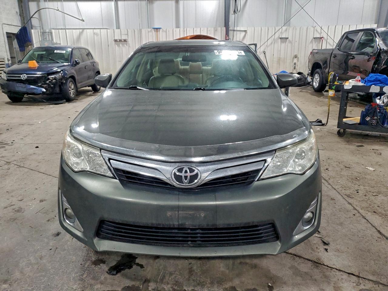 2014 TOYOTA CAMRY L photo 5