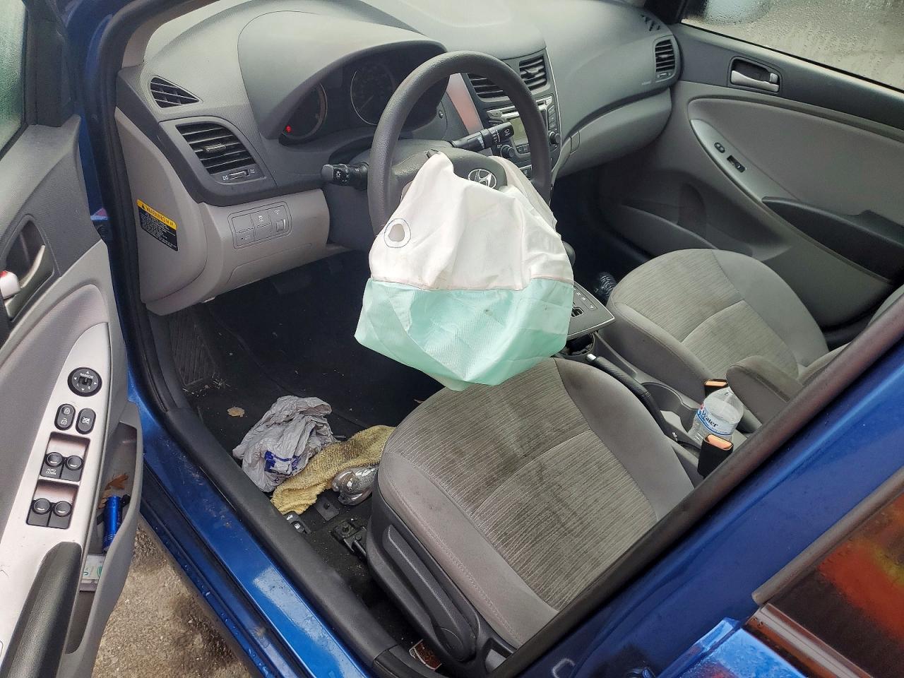 2017 HYUNDAI ACCENT photo 8