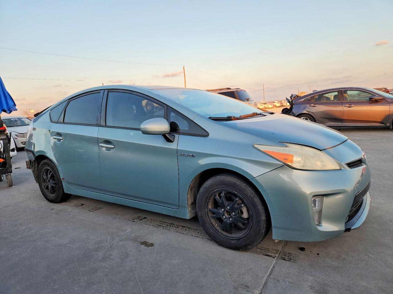 2013 TOYOTA PRIUS photo 4