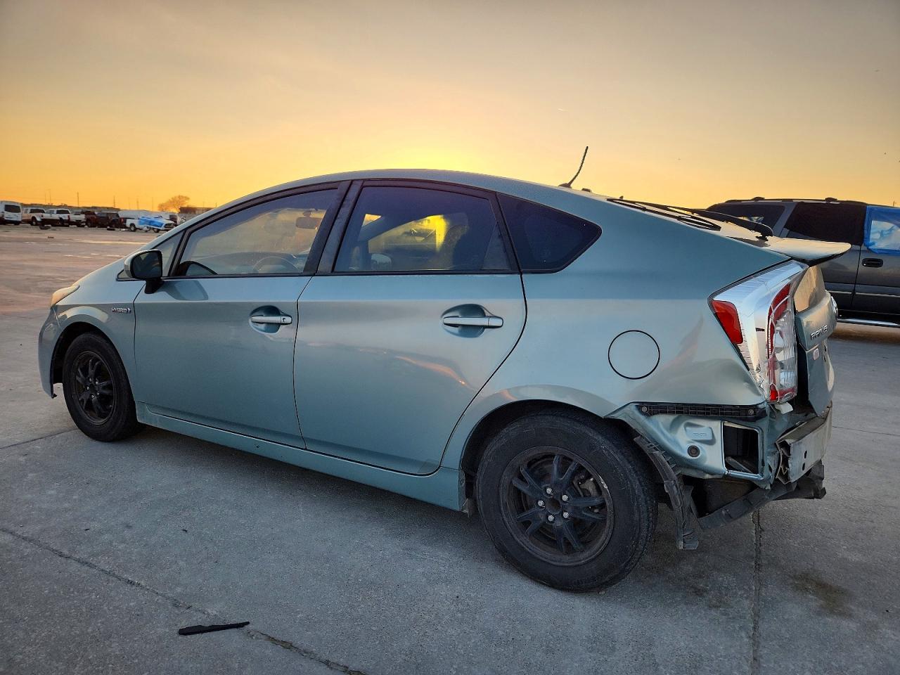 2013 TOYOTA PRIUS photo 2