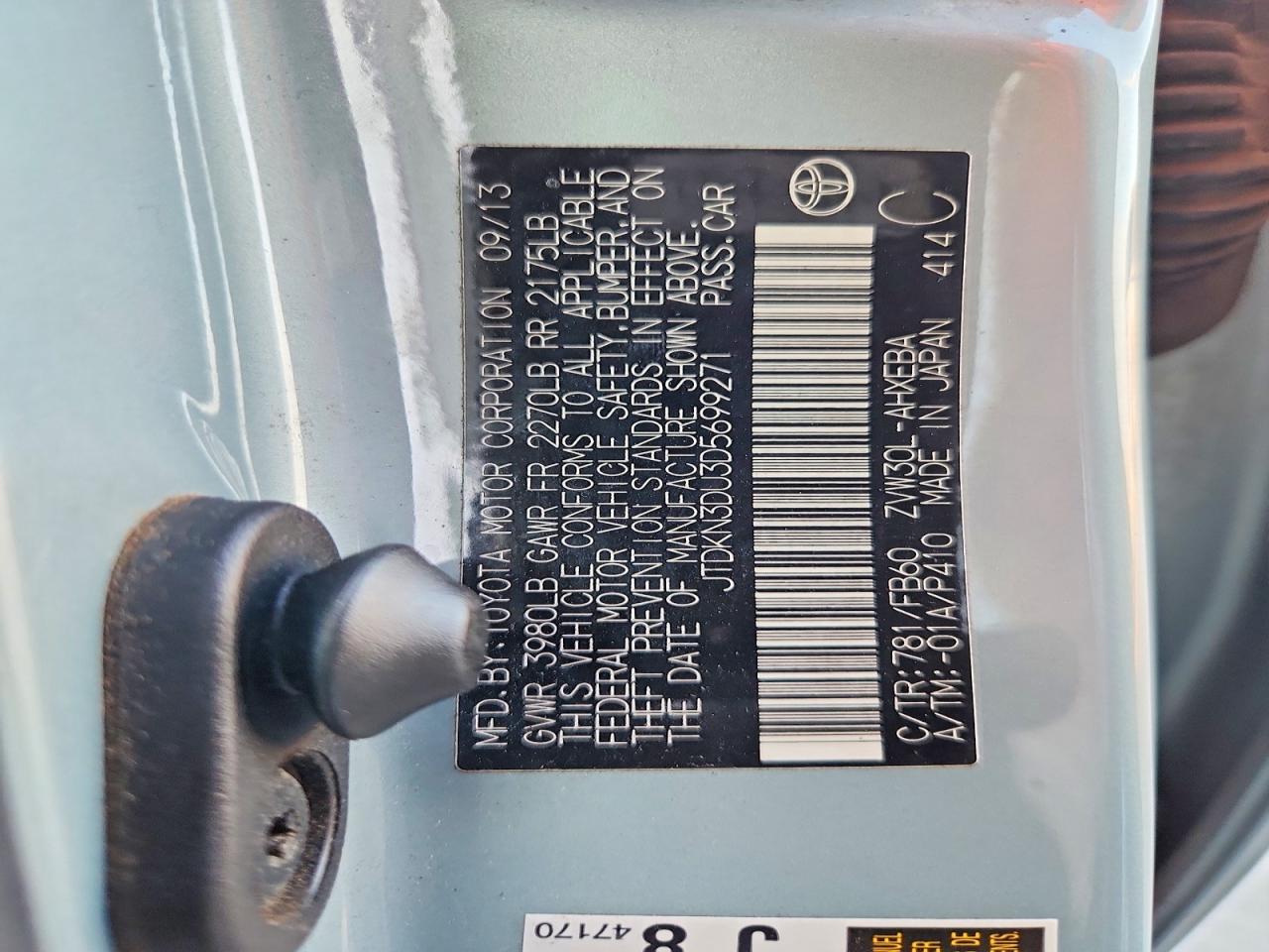 2013 TOYOTA PRIUS photo 12