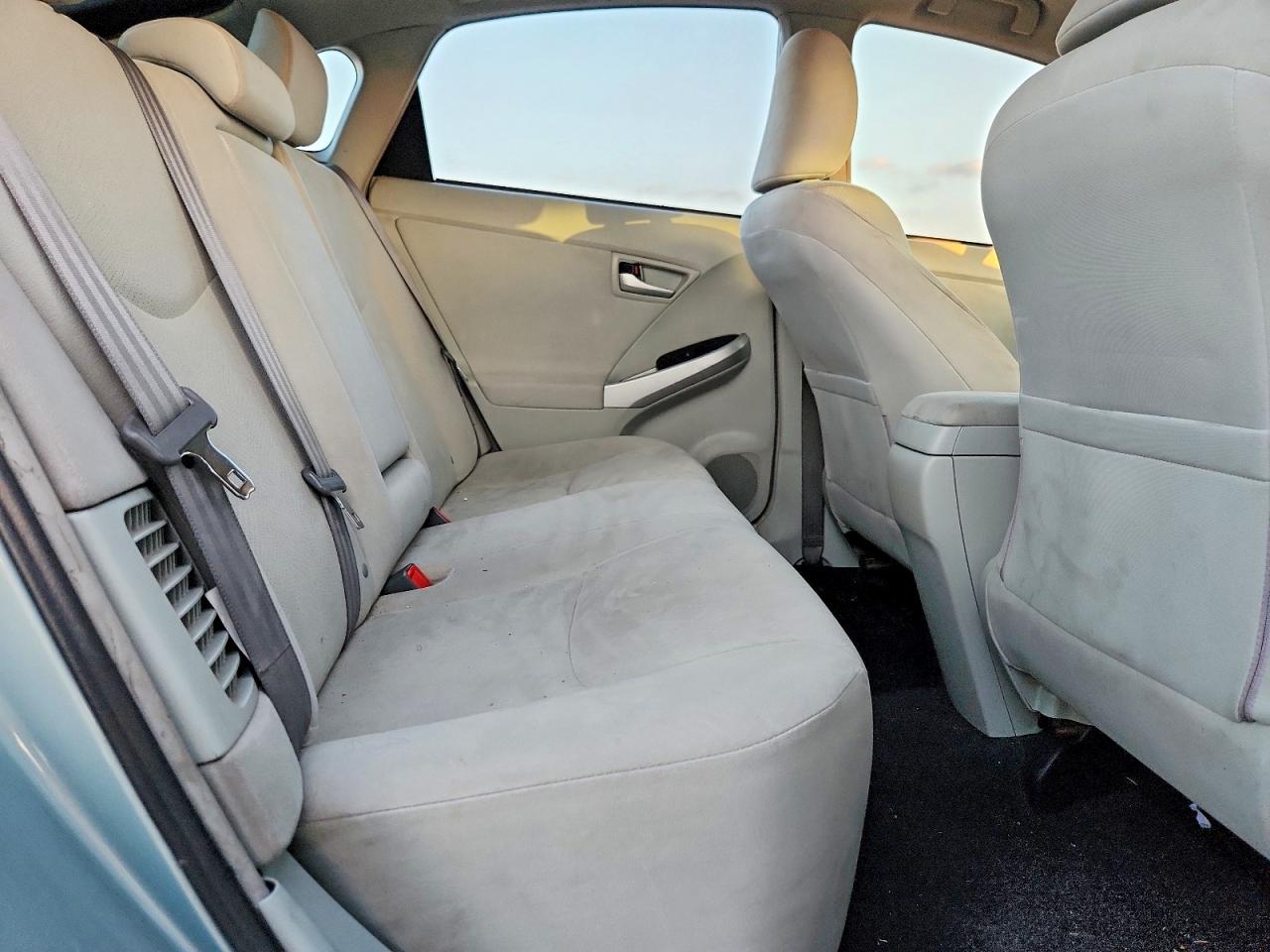 2013 TOYOTA PRIUS photo 10