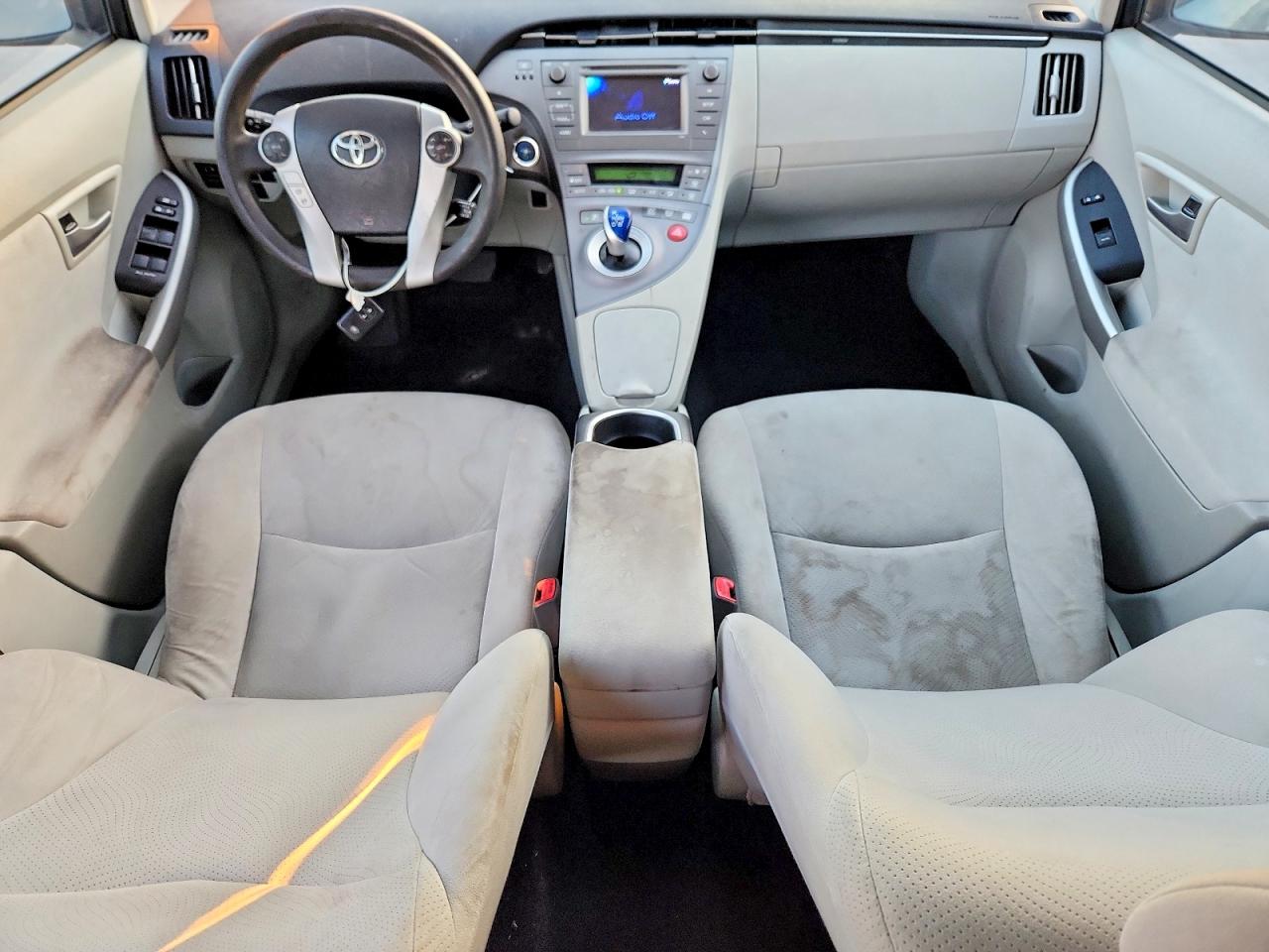 2013 TOYOTA PRIUS photo 8