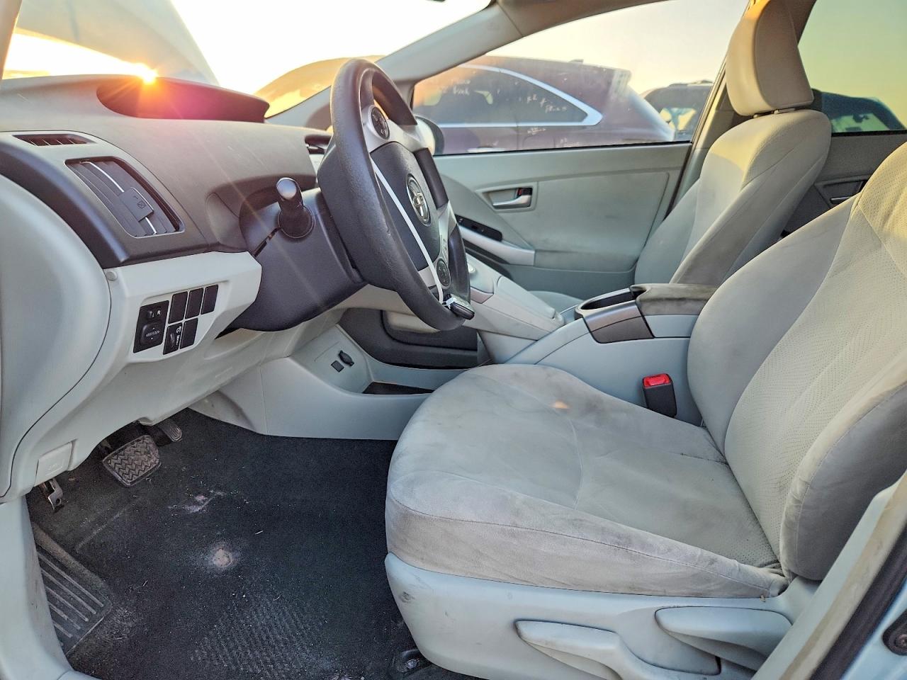 2013 TOYOTA PRIUS photo 7