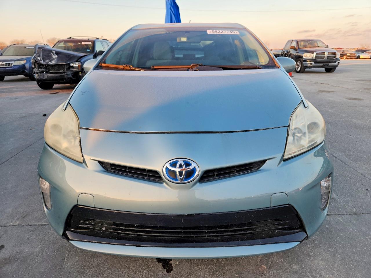 2013 TOYOTA PRIUS photo 5