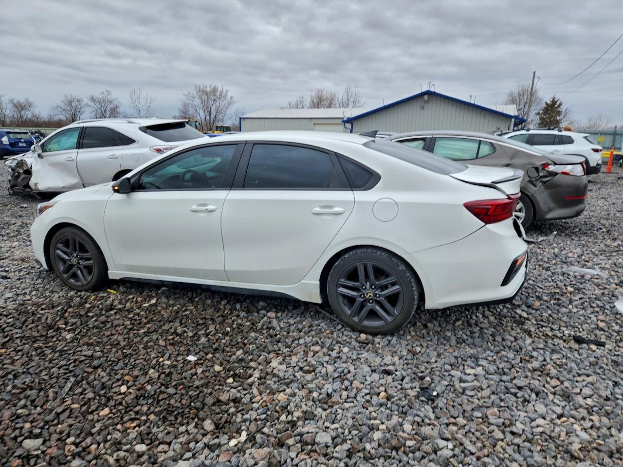 2021 KIA FORTE GT LINE photo 2