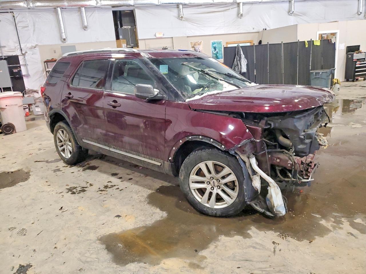 2019 FORD EXPLORER XLT photo 4
