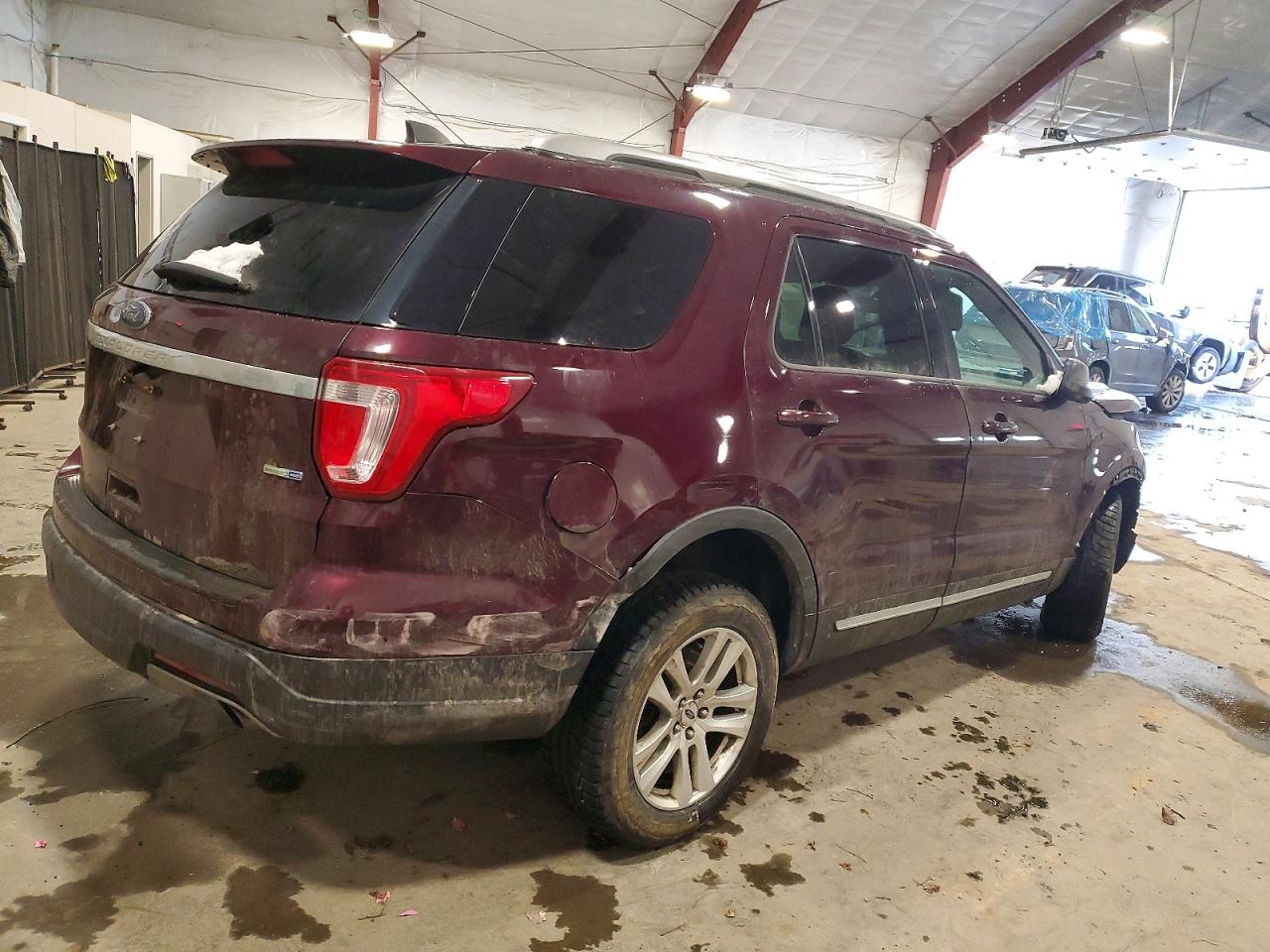 2019 FORD EXPLORER XLT photo 3