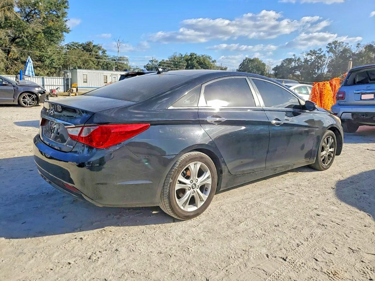 2012 HYUNDAI SONATA SE photo 3