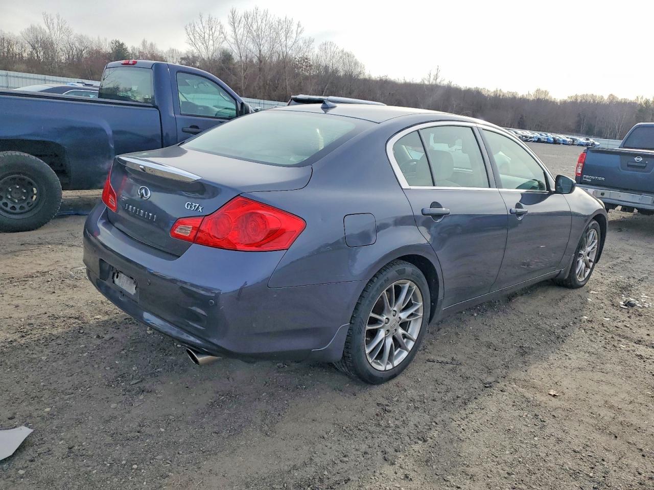 2012 INFINITI G37 photo 3