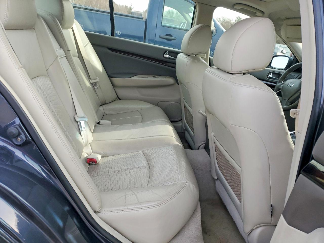 2012 INFINITI G37 photo 10
