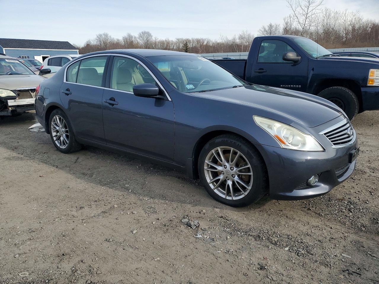 2012 INFINITI G37 photo 4