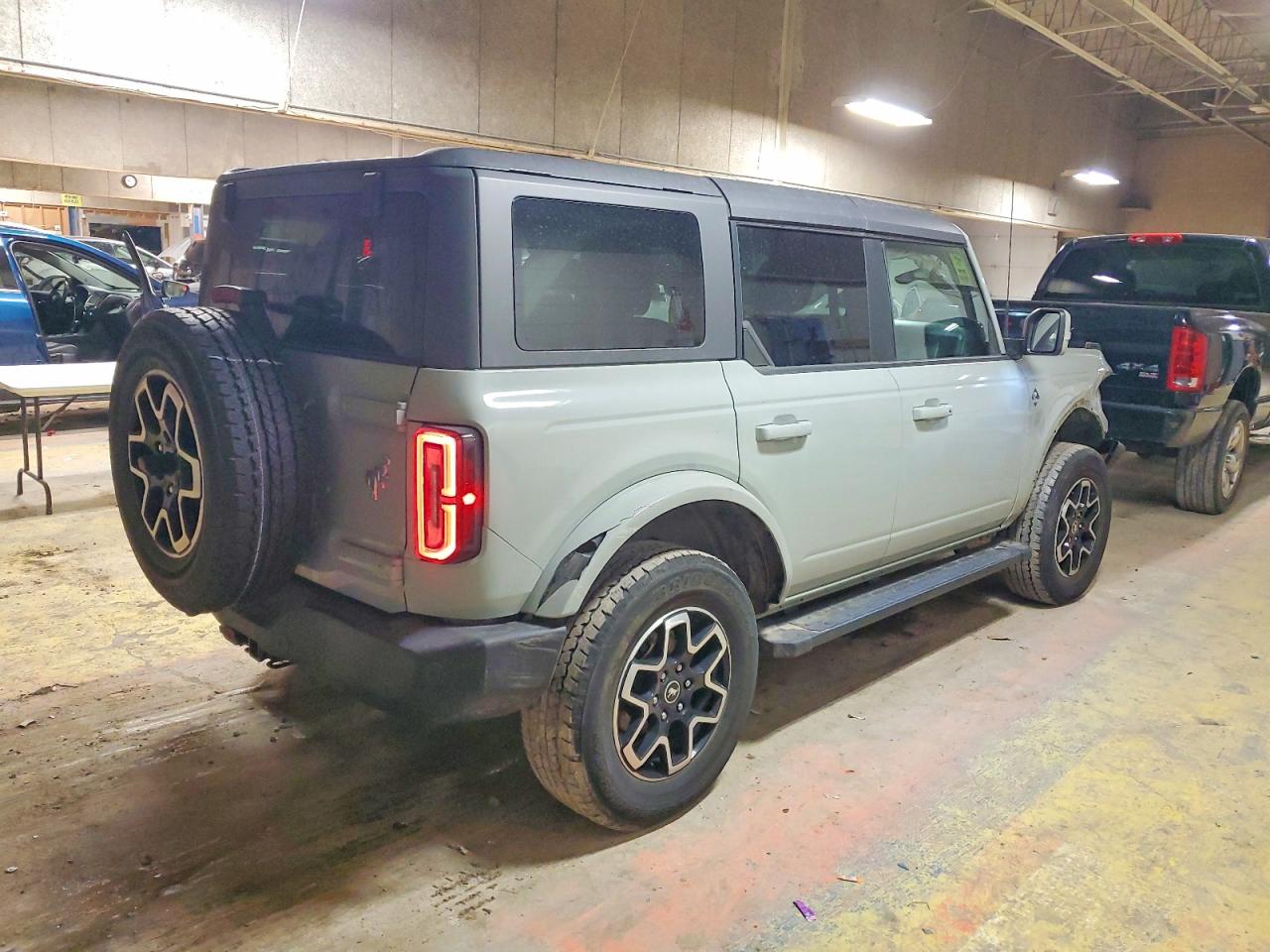 2023 FORD BRONCO BASE photo 3