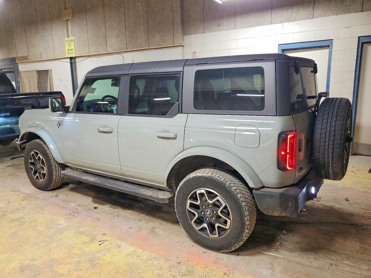 2023 FORD BRONCO BASE photo 2