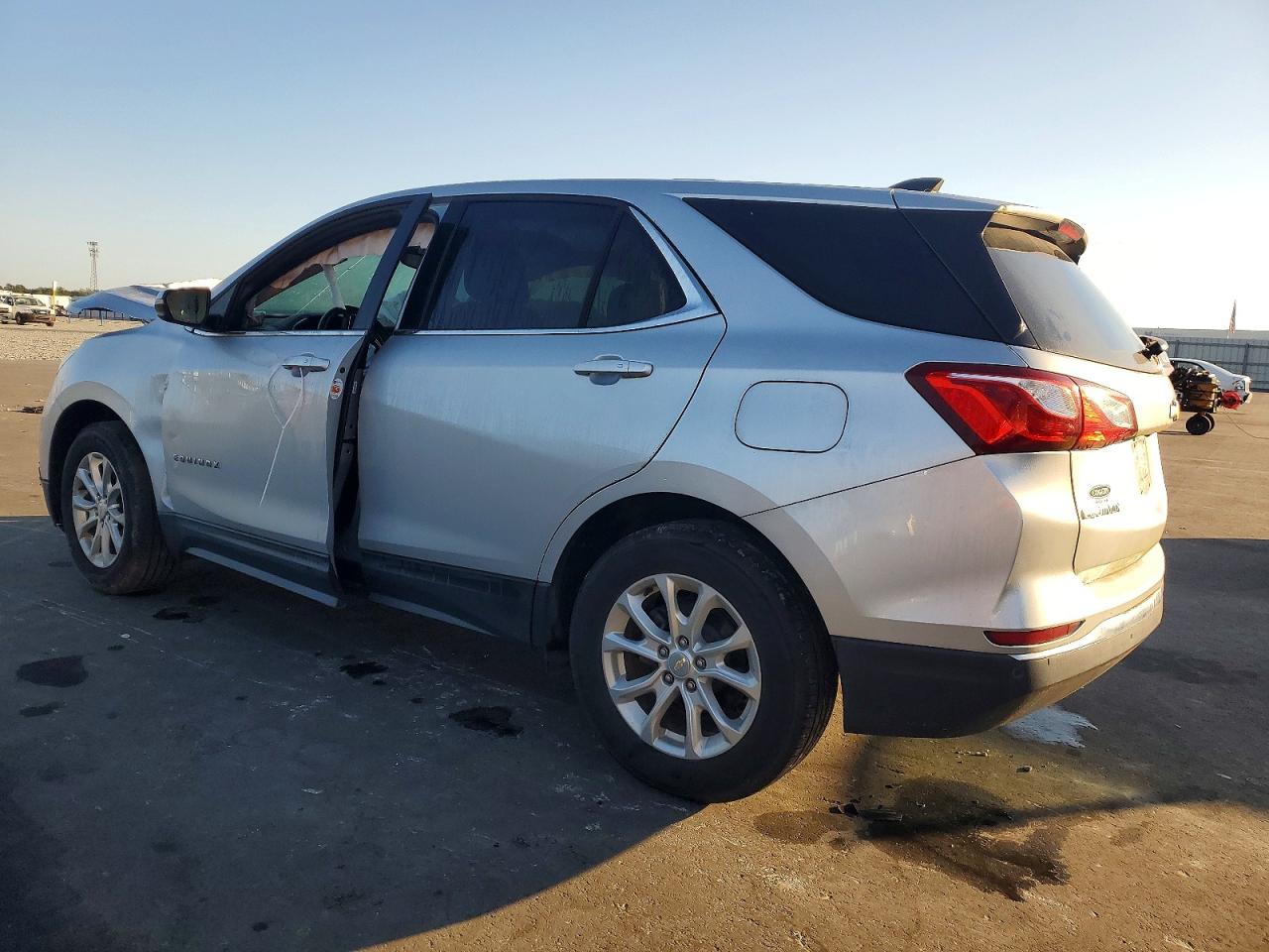2019 CHEVROLET EQUINOX LT photo 2
