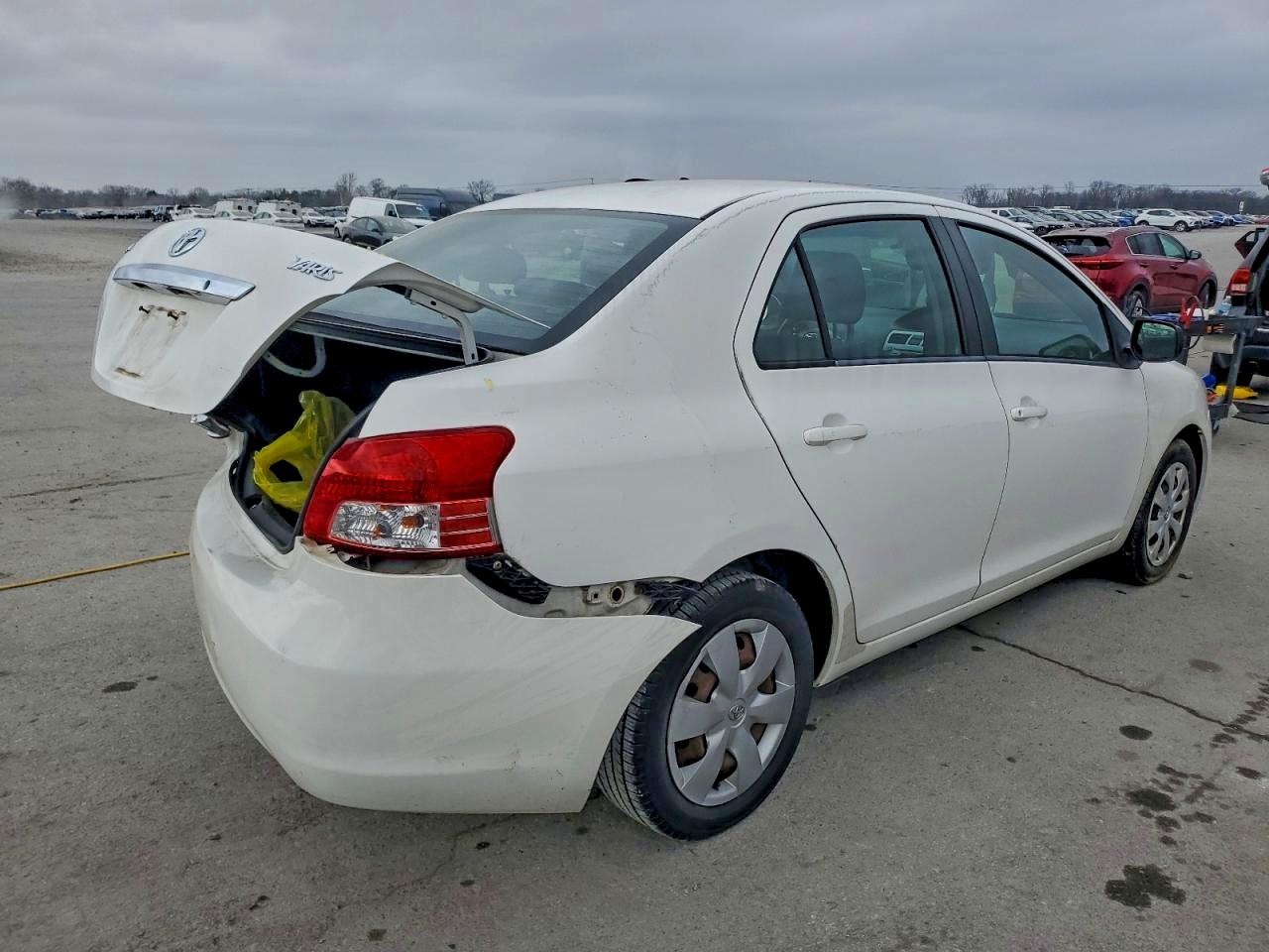 2008 TOYOTA YARIS photo 3