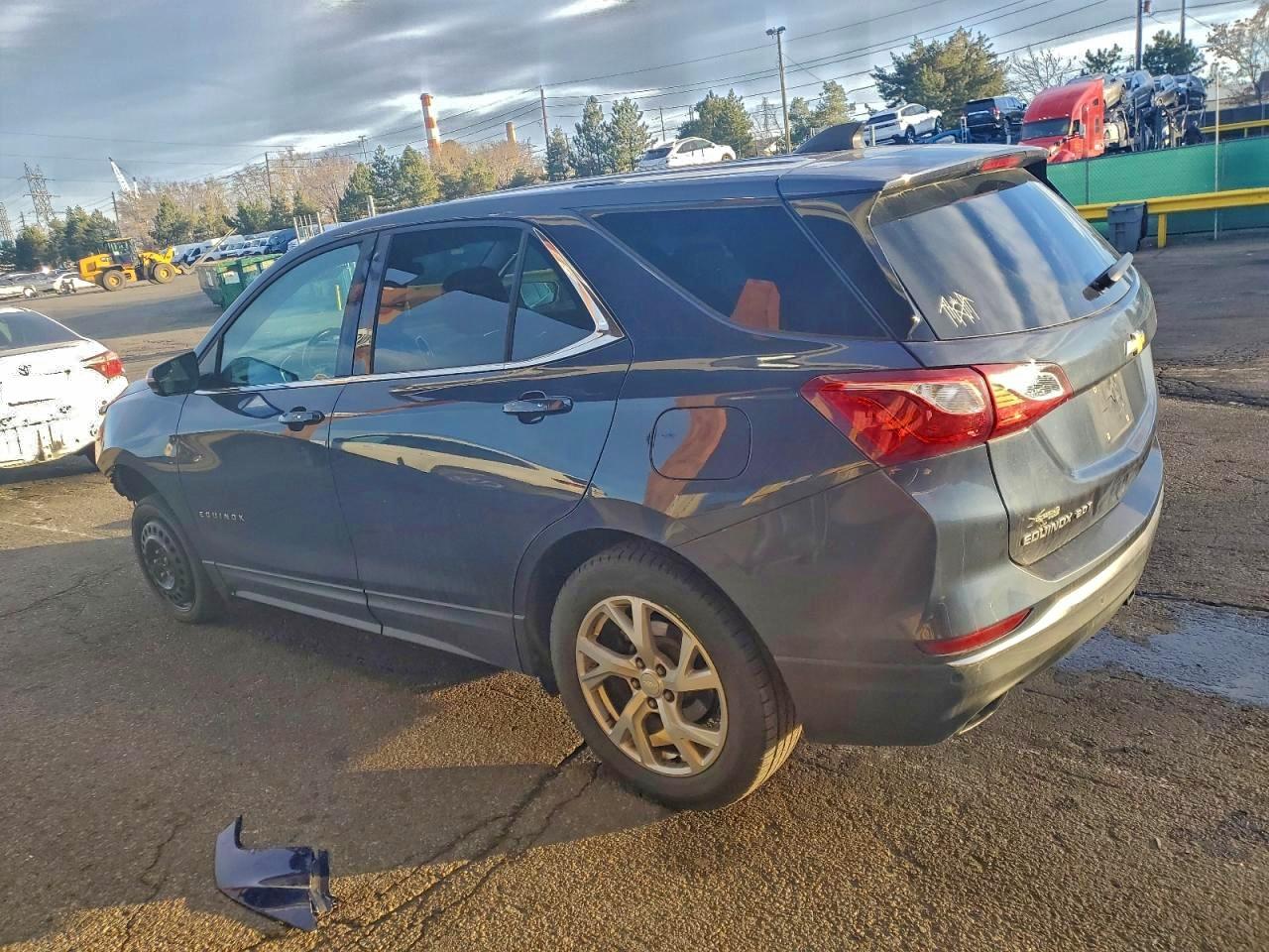 2018 CHEVROLET EQUINOX LT photo 2