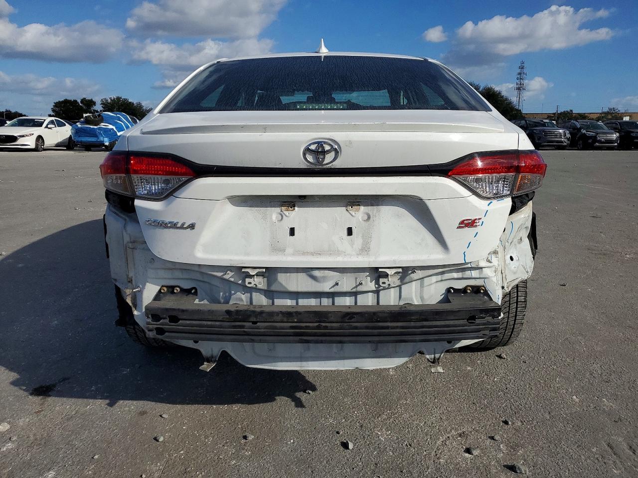 2020 TOYOTA COROLLA SE photo 6