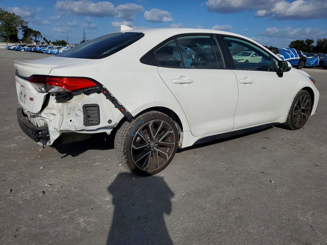 2020 TOYOTA COROLLA SE photo 3