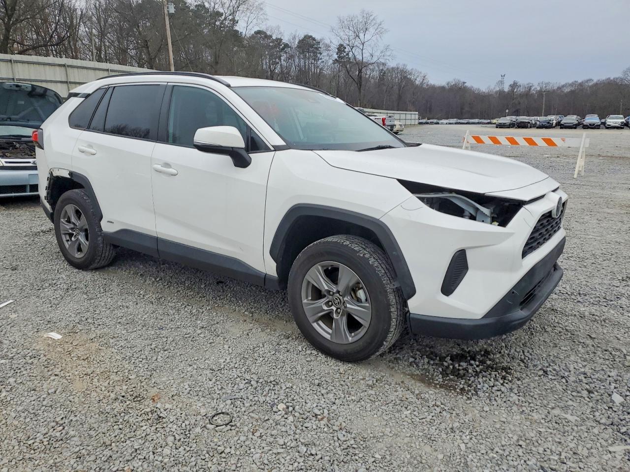 2022 TOYOTA RAV4 XLE photo 4