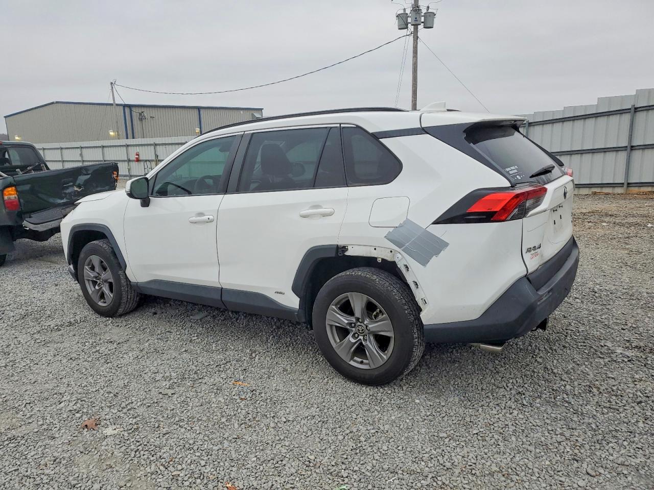 2022 TOYOTA RAV4 XLE photo 2