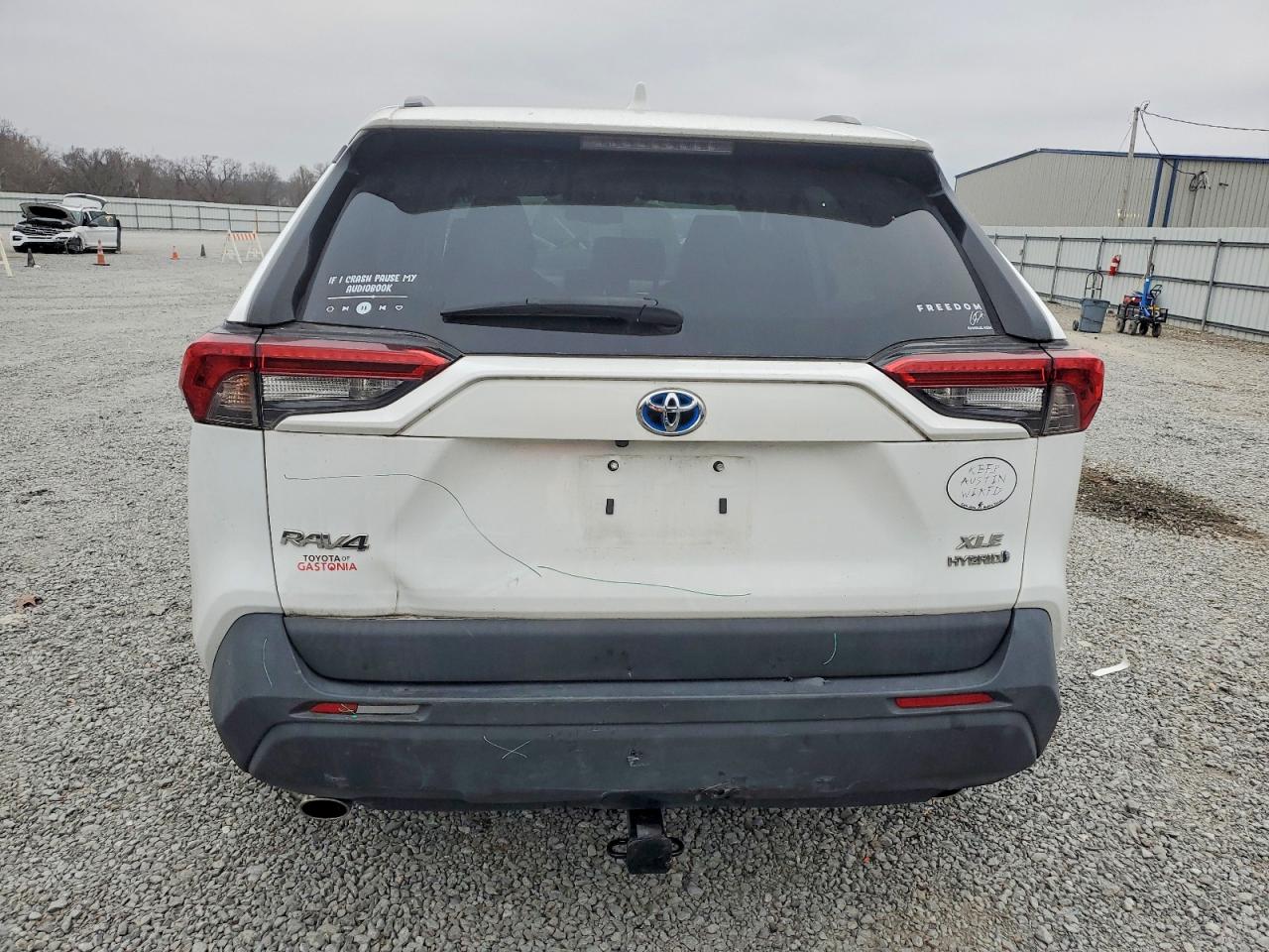 2022 TOYOTA RAV4 XLE photo 6