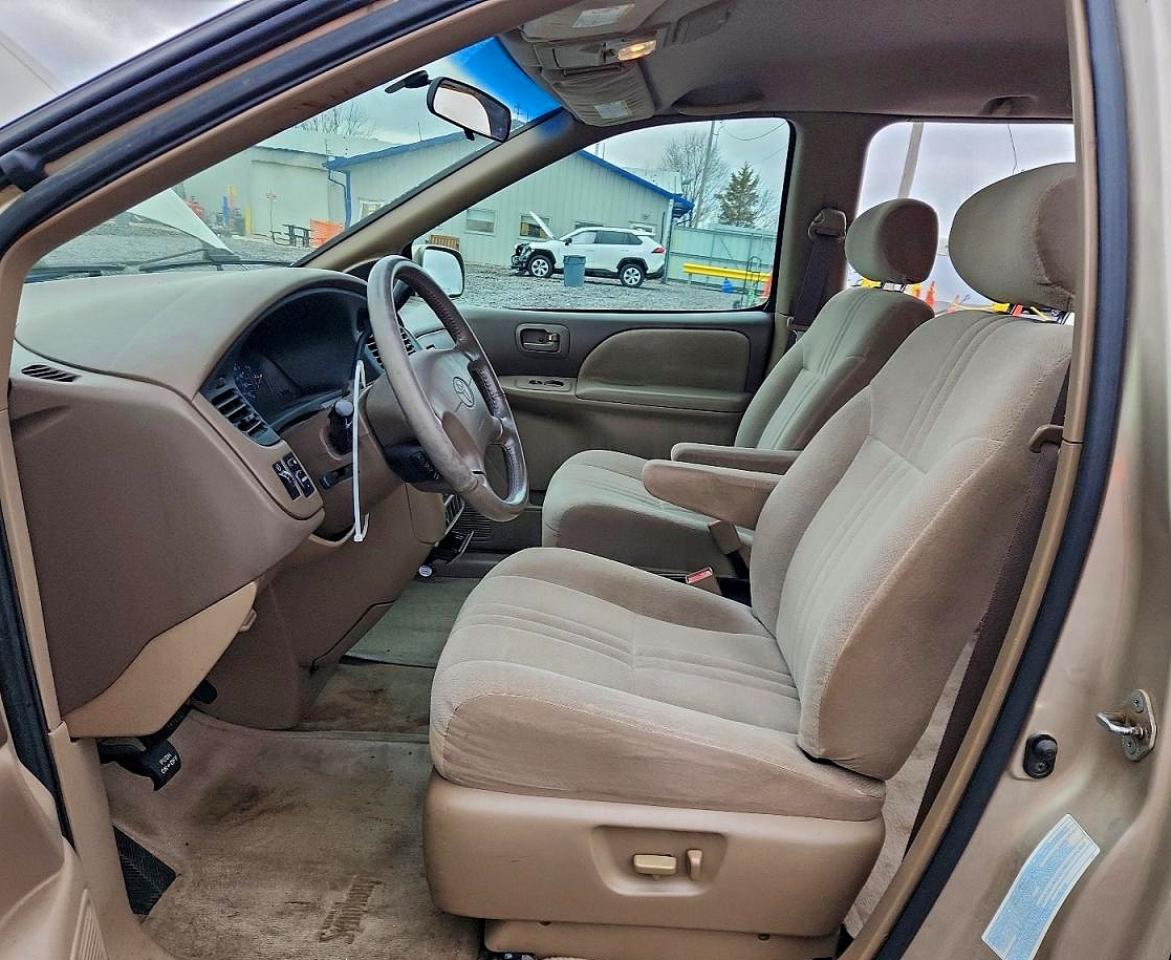 2002 TOYOTA SIENNA LE photo 7