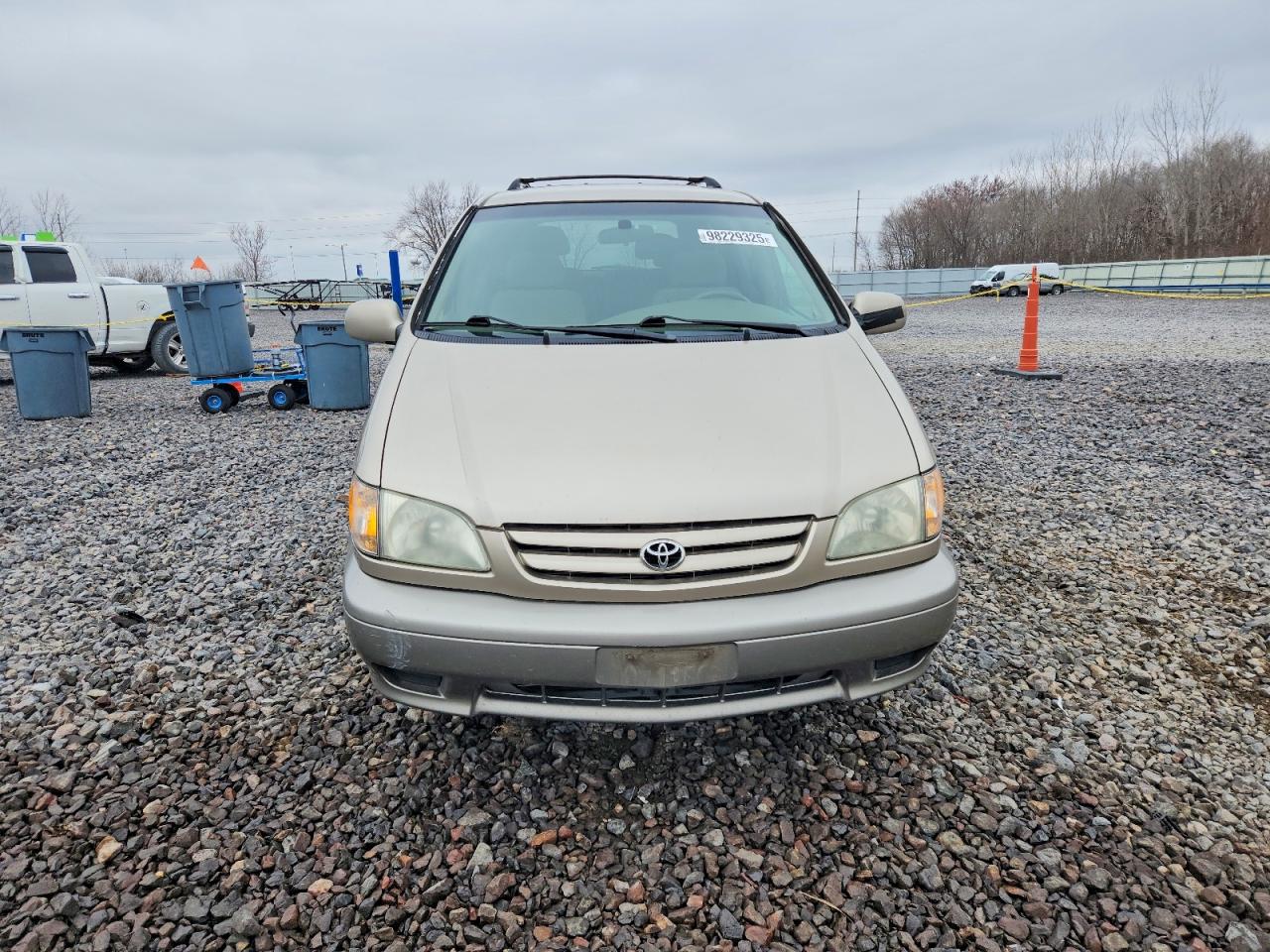 2002 TOYOTA SIENNA LE photo 5