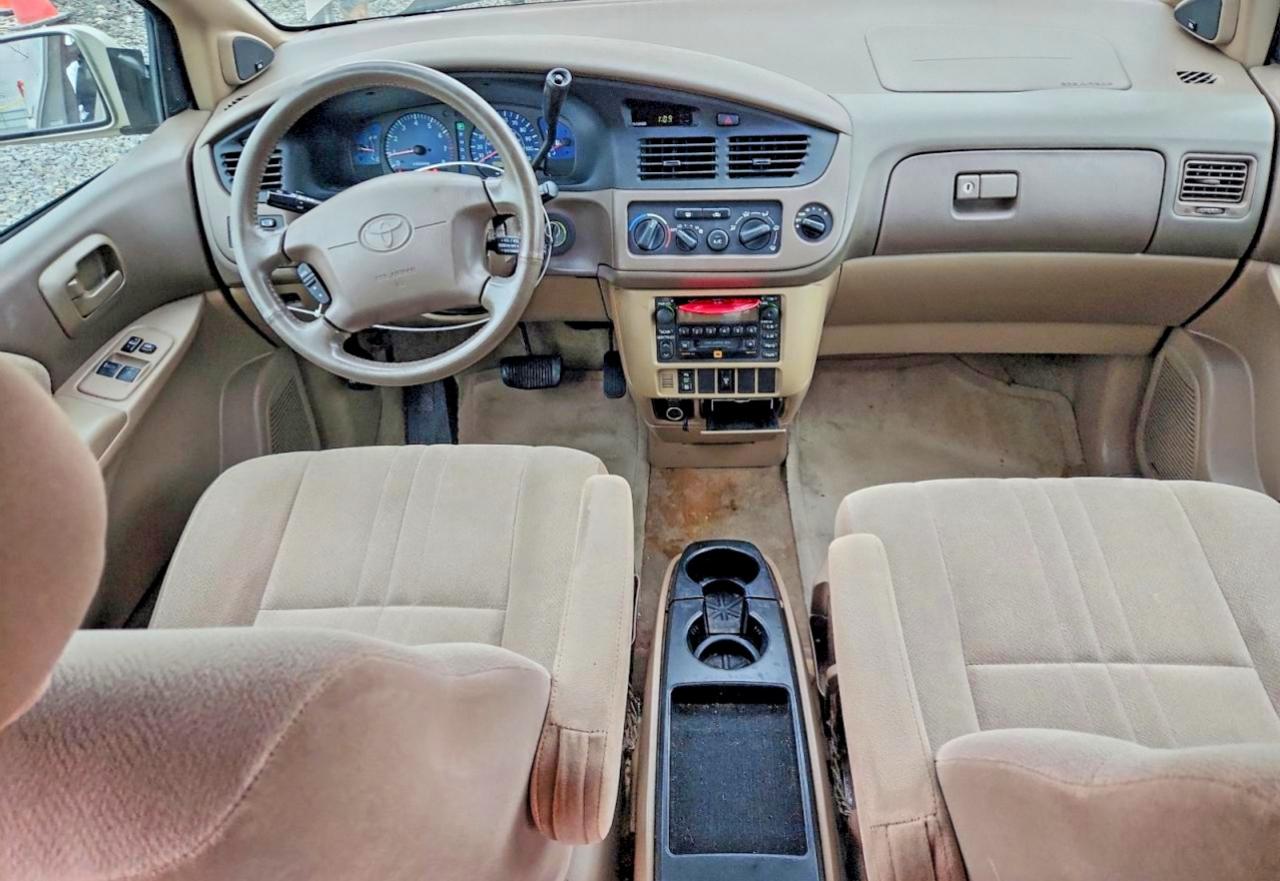 2002 TOYOTA SIENNA LE photo 8