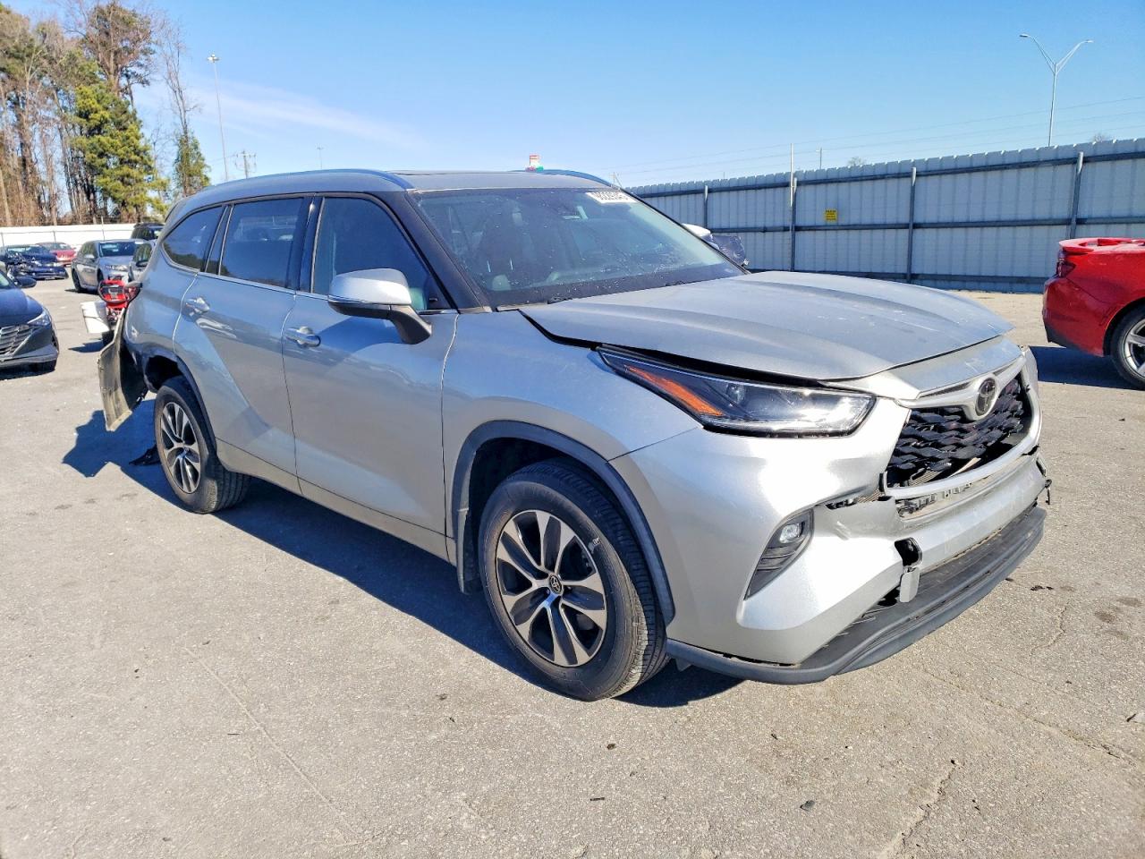 2021 TOYOTA HIGHLANDER XLE photo 4