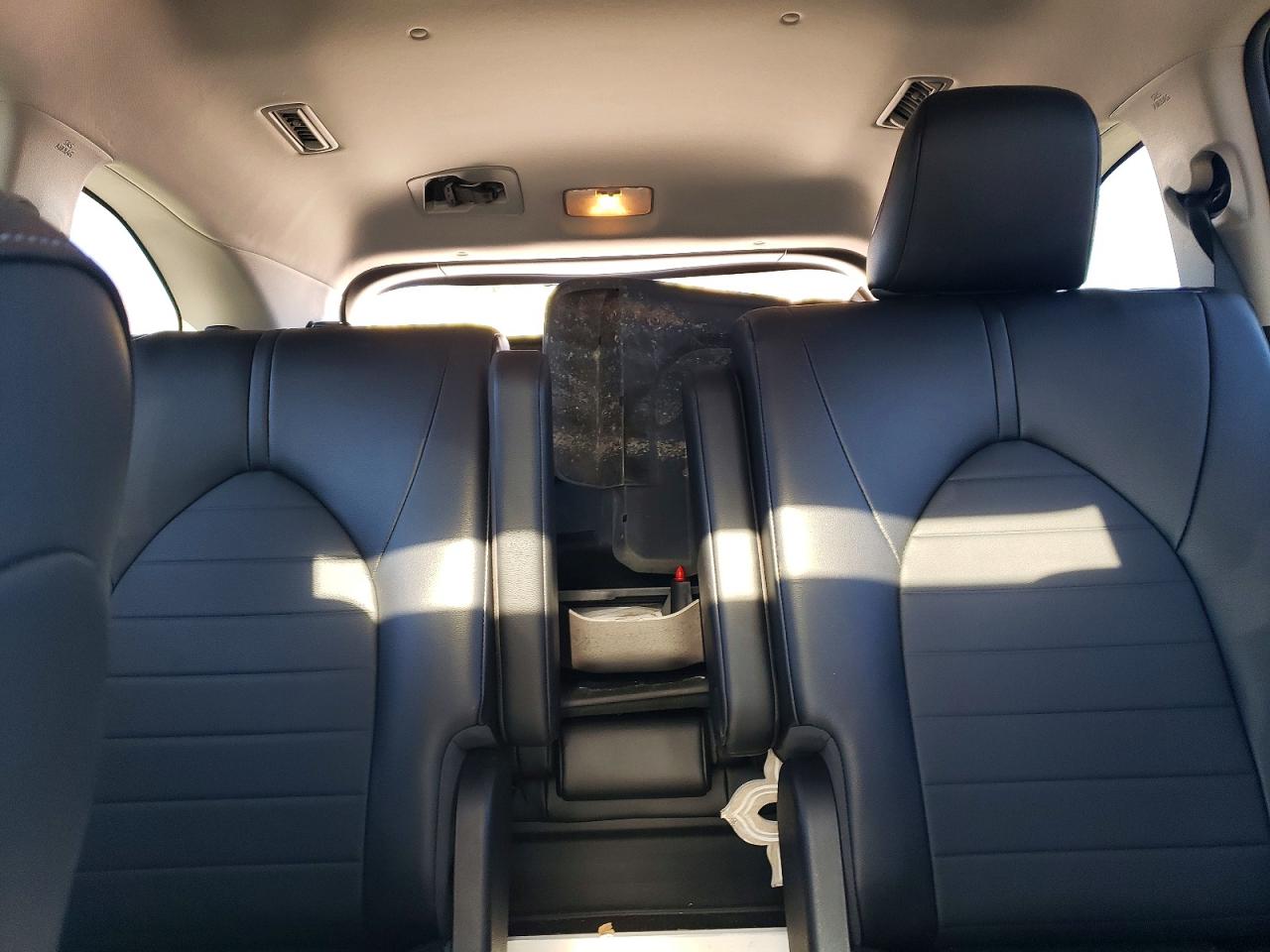 2021 TOYOTA HIGHLANDER XLE photo 10