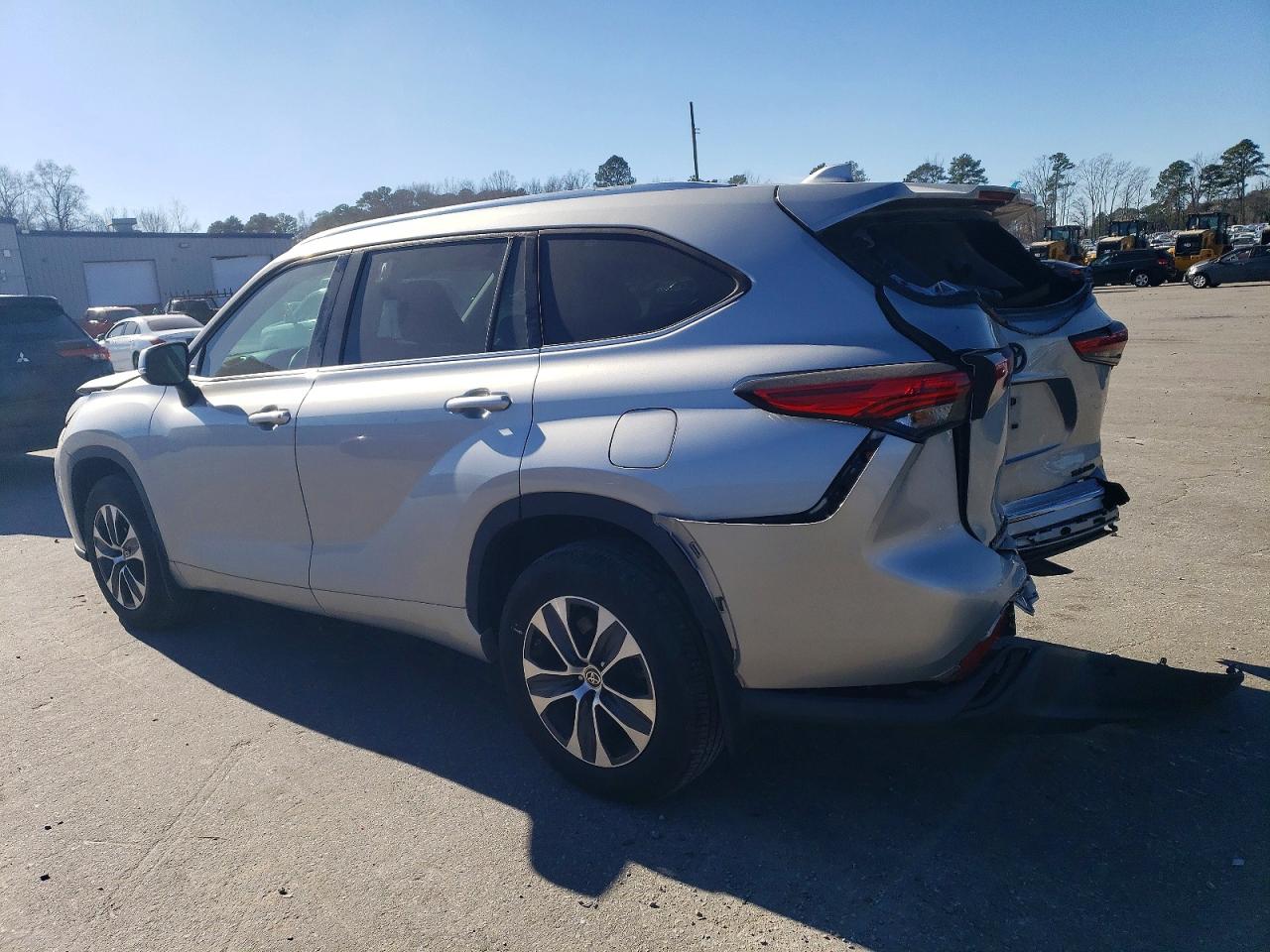 2021 TOYOTA HIGHLANDER XLE photo 2