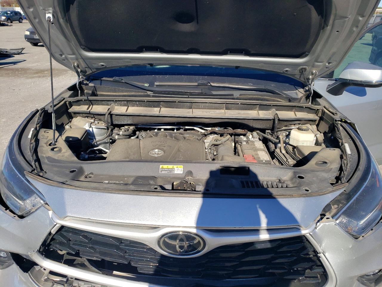 2021 TOYOTA HIGHLANDER XLE photo 12