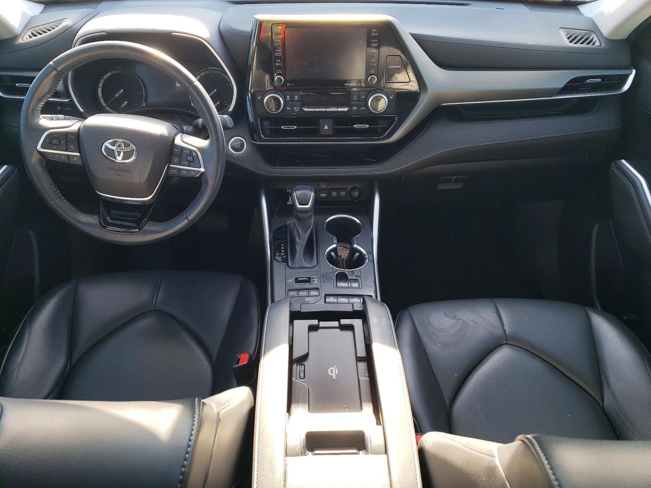 2021 TOYOTA HIGHLANDER XLE photo 8