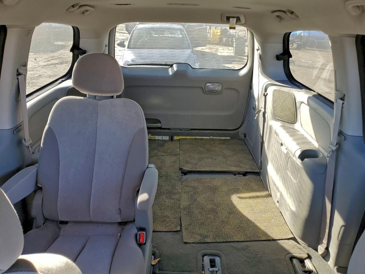 2012 KIA SEDONA LX photo 10
