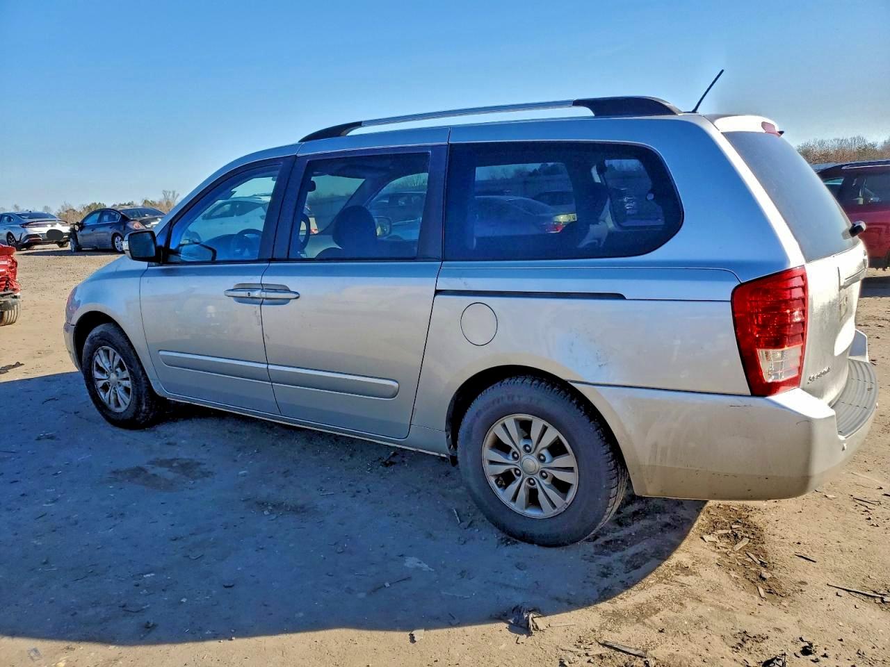 2012 KIA SEDONA LX photo 2