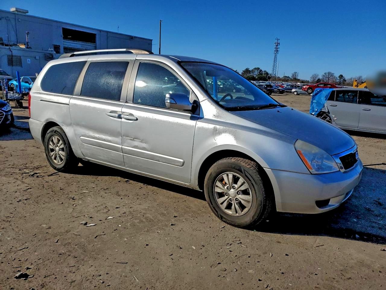 2012 KIA SEDONA LX photo 4