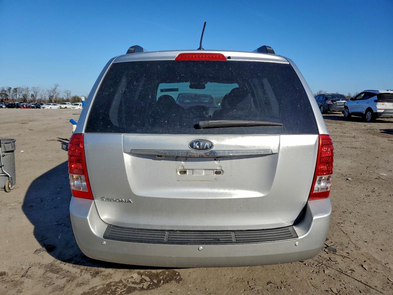2012 KIA SEDONA LX photo 6