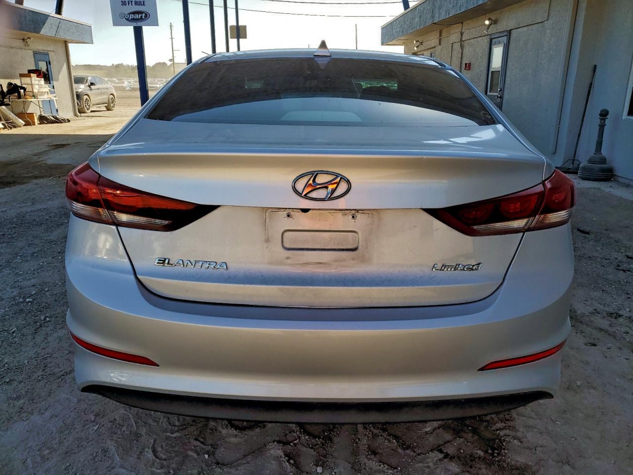 2017 HYUNDAI ELANTRA SE photo 6