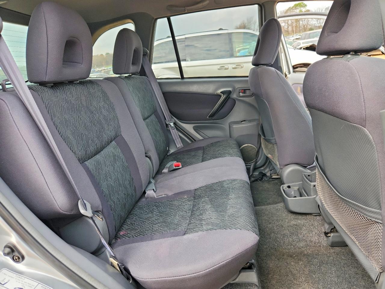 2002 TOYOTA RAV4 BASE photo 11